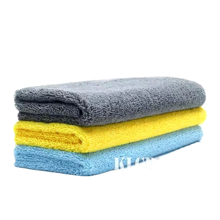 Edgeless microfiber towel 40x60cm – coral fleece fabric for streak-free cleaning on all surfaces.