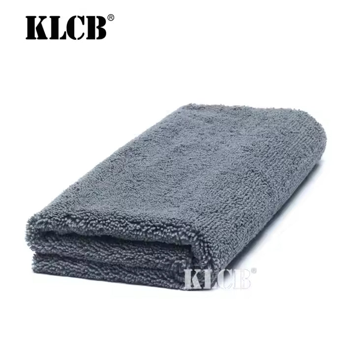 Edgeless microfiber towel 40x60cm – coral fleece fabric for streak-free cleaning on all surfaces.