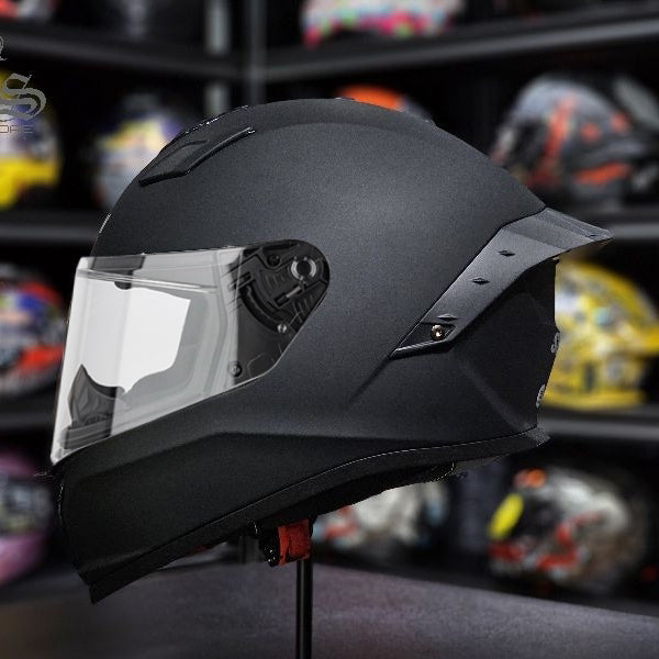 Soman F1 full face motorcycle helmet in matte black, featuring a sleek, minimalist design with full head protection for safe riding